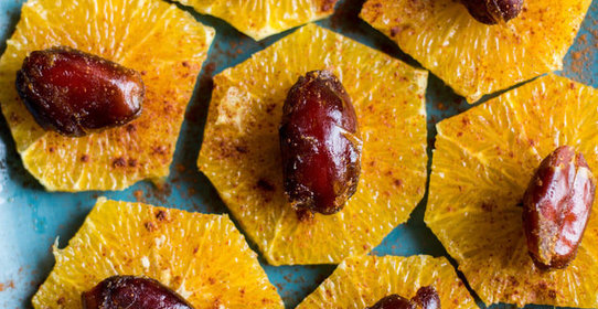 Марокканский салат с апельсинами и финиками