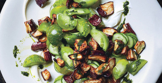 Салат из жареных баклажанов, огурцов и помидоров