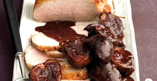 Свиная корейка с инжиром и винным соусом