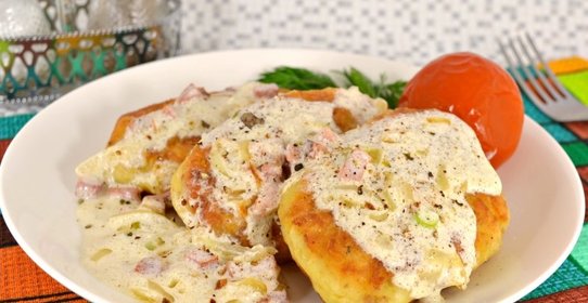 Котлеты из картофеля и свинины со сметанным соусом