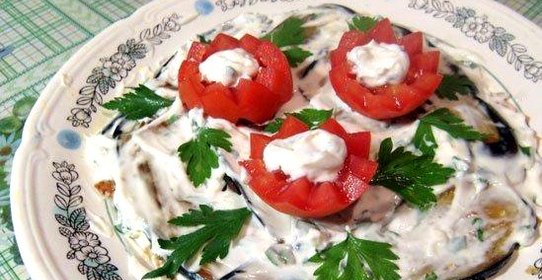 Горячий салат с баклажанами
