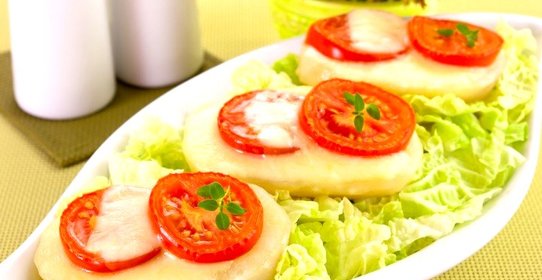 Картофель, запеченный с помидорами и сыром