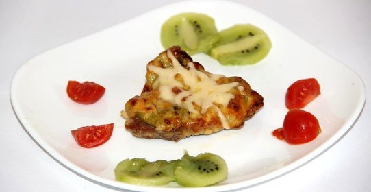Свинина с киви в духовке