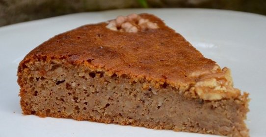 Пирог с грецкими орехами и медом