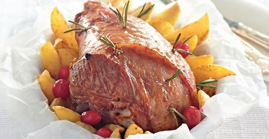 Запеченная голень индейки в томатной глазури