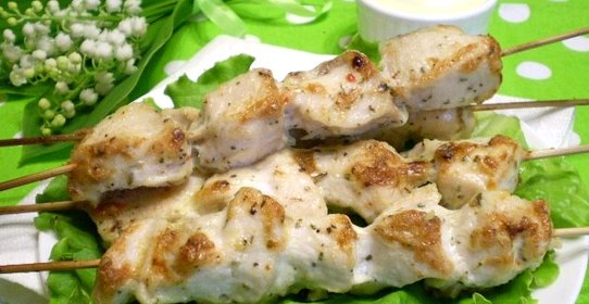 Куриные шашлычки на шпажках в духовке для детей