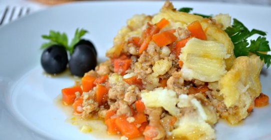 Праздничный пирог с овощами, фаршем и картофелем