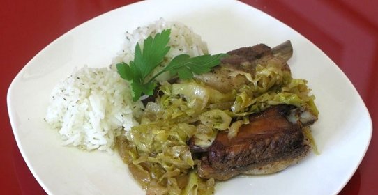 Свиные ребрышки с капустой