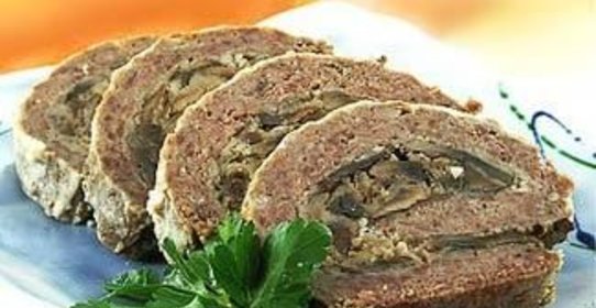 Мясной рулет с грибами