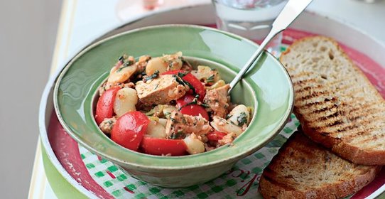 Салат из запеченной цесарки и фасоли