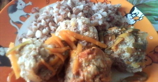 Домашние тефтели с овощной подливкой