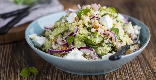 Салат из кускуса с огурцами и фетой