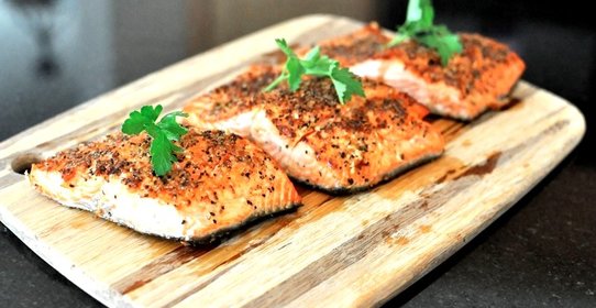 Филе лосося на сковороде