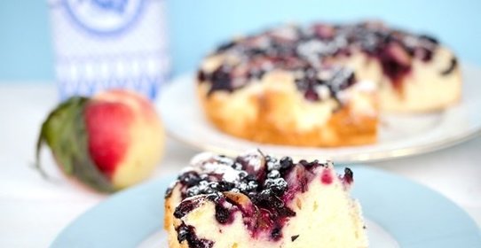 Пирог с яблоками и черникой