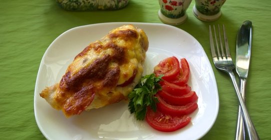Грудка с помидорами в духовке