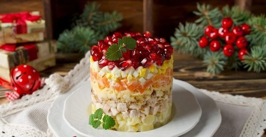 Салат с курицей и орехами