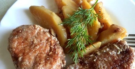 Котлеты под сметанным соусом