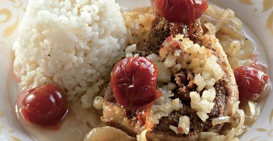 Баранина, запеченная с алычой