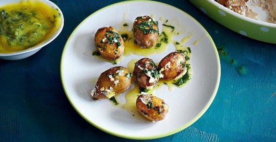 Картофель, запеченный под соленой меренгой