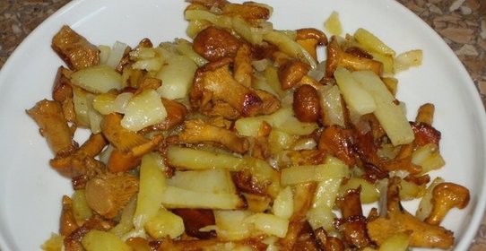 Лисички, жареные с картошкой