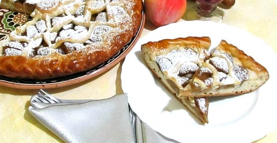 Пирог из консервированных персиков