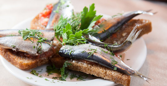 Гренки с килькой