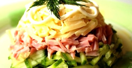 Салат из ветчины с сыром и огурцом