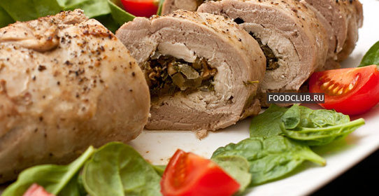 Рулет из свинины с курицей и грибами