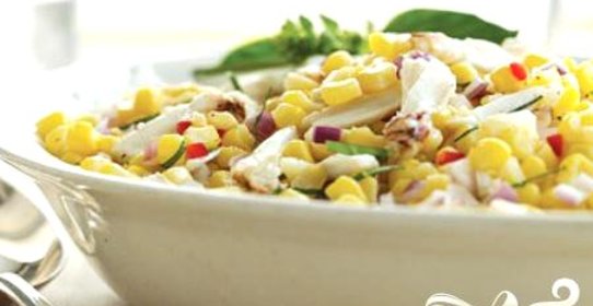 Салат с кукурузой, чили и крабовым мясом