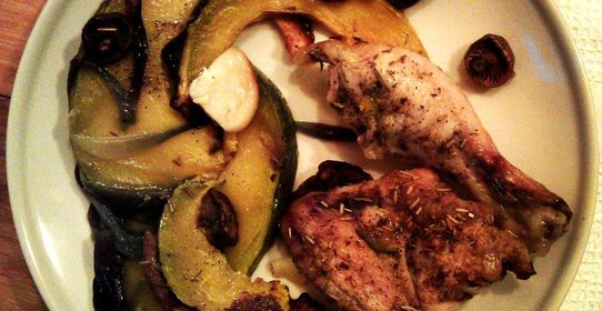 Куриные грудки, запеченные с овощами