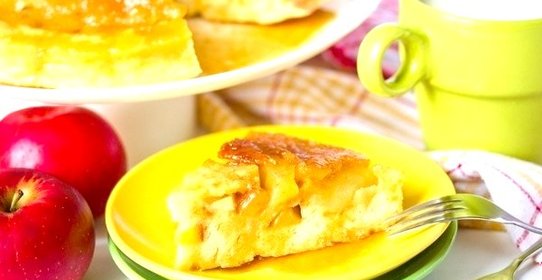 Пирог с карамелью и яблоками в микроволновке