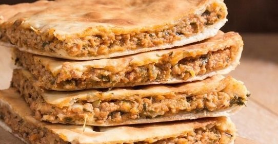 Мясной пирог с булгуром и сулгуни