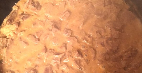 Поджарка из лося со сметаной