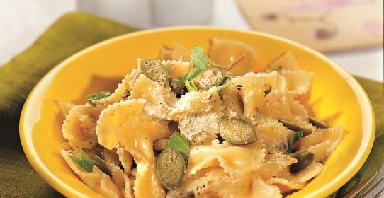 Фарфале с миндалем и мятой