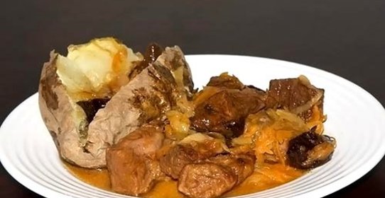 Тушеная свинина на сковороде