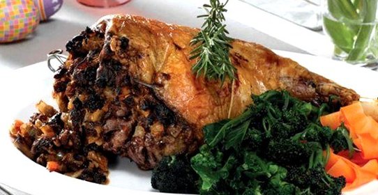 Баранья ножка с начинкой из сухофруктов