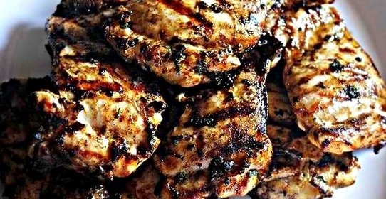 Куриные бедра в пиве с чесноком и тмином