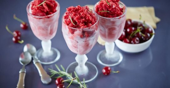 Вишневая гранита с розмарином