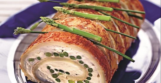 Рулет с сыром и спаржей