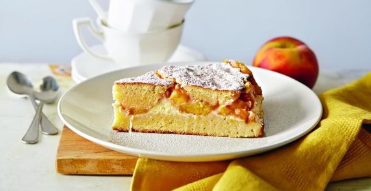 Пирог с творогом и персиками