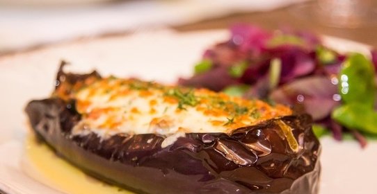 Баклажаны с куриной печенью и овощами