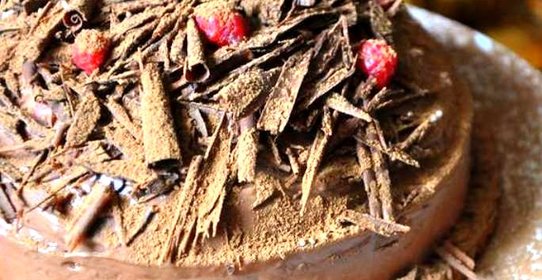 Шоколадный торт с шоколадной стружкой