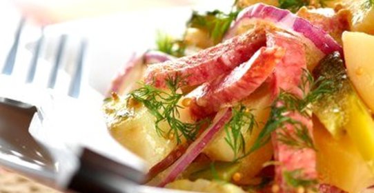 Украинский картофельный салат «Буковина» с копченой колбасой и консервированным перцем