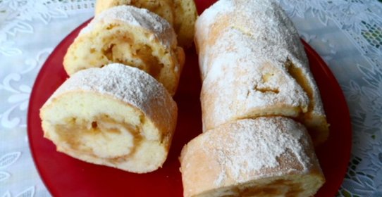 Рулет с яблоками