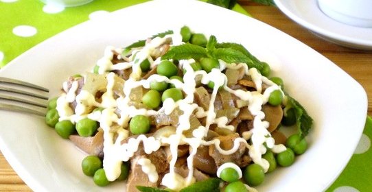 Теплый салат с куриной печенью