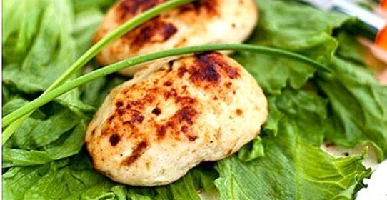 Запеченые куриные котлеты с яблоком