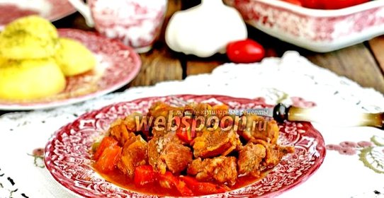 Гуляш с картошкой в мультиварке