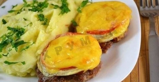 Котлеты из фарша в духовке с овощами и сыром