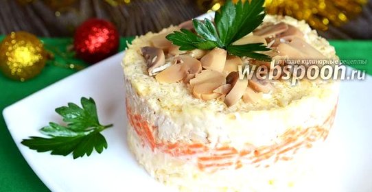 Салат с индейкой, орехами и грибами