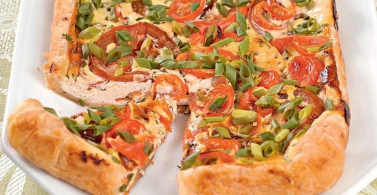 Летний пирог с помидорами